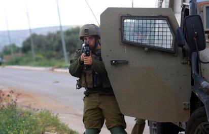 <i>Soldado israelí en una operación en Nablús, en Cisjordania. / Archivo.</i>
