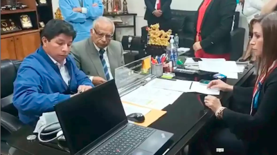 Pedro Castillo ante la fiscal de Perú, Patricia Benavides Vargas.