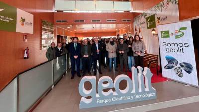 Francisco Reyes se reúne con representantes de empresas de Geolit. / Diputación de Jaén.