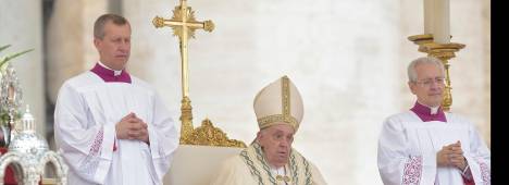 El Papa Francisco durante la proclamación de nuevos santos de la Iglesia Católica en la Jornada Mundial de las Misiones 2024. / Europa Press.