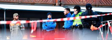 Las fuerzas de seguridad acordonan la escena de un incendio en un bar en la estación de esquí de Crans-Montana en el cantón de Valais, en Suiza. / Lian Yi / Xinhua News.