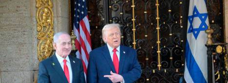 El primer ministro de Israel, Benjamin Netanyahu, y el presidente de Estados Unidos, Donald Trump, antes de una reunión en Mar-a-Lago, Florida. Archivo.