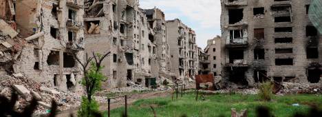 Edificios destruidos durante el conflicto en Maryinka, al oeste de Donetsk, en Ucrania.