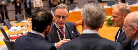 El primer ministro belga, Bart De Wever, junto a los líderes de la UE en la cumbre europea en Bruselas. / Michael Kappeler / Europa Press.