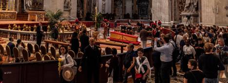 El cuerpo del Papa Francisco descansa en la Basílica de San Pedro. / Oliver Weiken / Europa Press. 