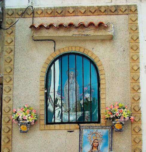 <i>Hornacina con la Virgen de Fátima en Los Teatinos.</i>