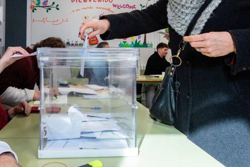<i>Una urna en un colegio electoral. Archivo.</i>
