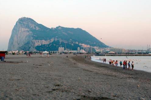 <i> Vista de Gibraltar desde La Linea de la Concepción en imagen de archivo. / Europa Press.</i>