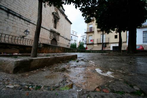 <i>Plaza de San Bartolomé, lugar donde se produjeron los hechos, en una foto de Archivo.</i>