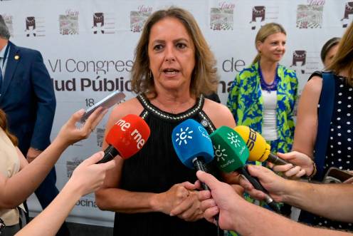 <i>La consejera en funciones de Sostenibilidad y Medio Ambiente de la Junta de Andalucía, Catalina García, atiende a los medios. / Carlos Cid / Europa Press.</i>