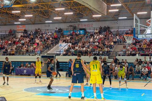 <i>Un momento del partido entre el CB Algeciras y el Jaén Paraíso Interior FS. / CB Algeciras.</i>