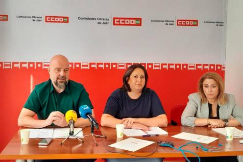 <i>Joaquín Armenteros, Silvia de la Torre y Trinidad Gallardo durante la rueda de prensa. / CC OO.</i>