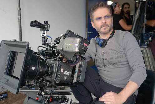 <i>El director de cine Juan Manuel Bajo Ulloa (Vitoria, 1967) en el set de rodaje de la película “El Mal”, que se estrena hoy en el Auditorio de La Alameda de Jaén a las 20:30 horas, tras lo que habrá coloquio. </i>