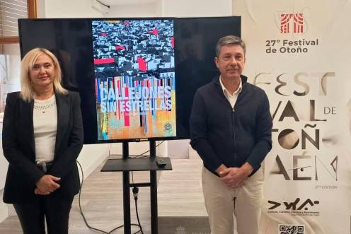<i>María Espejo y Rafael Ramos, tras la presentación de “Callejos sin salida-Mujereando”. / Ayuntamiento de Jaén.</i>