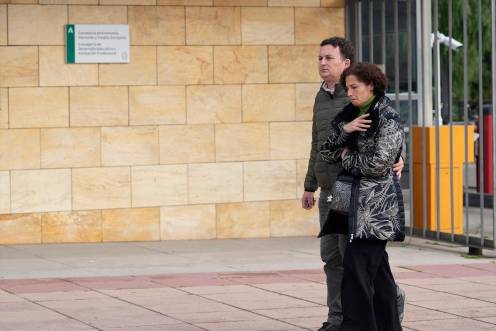 <i>Los padres de Sandra Peña, a la salida de la reunión mantenida este miércoles con la consejera de Desarrollo Educativo de la Junta de Andalucía, Carmen Castillo. / Europa Press. </i>