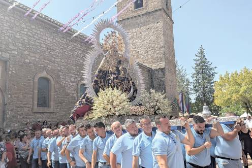 <i>Nuestra Señora de Fuensanta tronificada. / Isabel de la Paz / Diario JAÉN.</i>