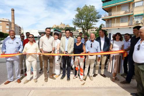 <i>El alcalde de Alcalá la Real, Marino Aguilera, y miembros de la corporación junto a la delegada territorial de Agricultura, Soledad Aranda y representantes del mundo del campo.</i>