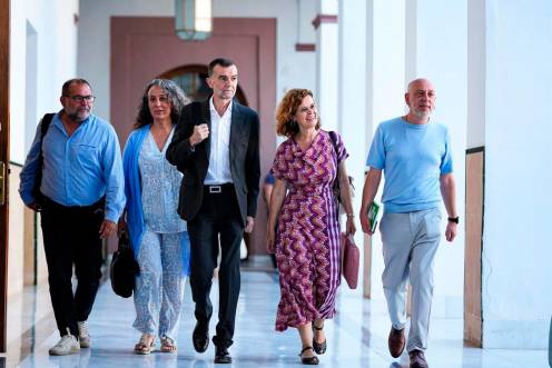 <i>El portavoz de Por Andalucía y coordinador federal de Izquierda Unida, Antonio Maíllo,, acompañado por los miembros de su Grupo Parlamentario. Archivo. / María José López / Europa Press.</i>