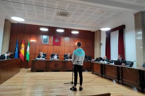 <i>El acusado de agredir sexualmente a su amiga menor de edad durante el juicio. / Europa Press.</i>