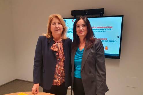 <i>María Dolores Aguayo y Eva Funes, tras la presentación. / Ayuntamiento de Jaén.</i>