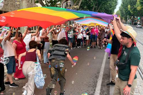 <i>Manifestación del Orgullo, por el Paseo de la Estación. / Imágenes de Juanfran Paredes / Diario JAÉN. </i>