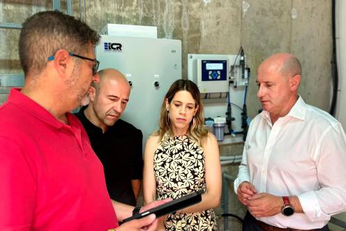 <i>José Luis Hidalgo visita junto al alcalde de Cazorla, José Luis Olivares, las obras en distintas infraestructuras hidráulicas del municipio. / Diputación de Jaén.</i>