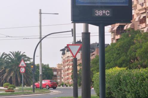 <i>Panel de temperatura en Jaén capital. / Agustín Muñoz / Diario JAÉN</i>
