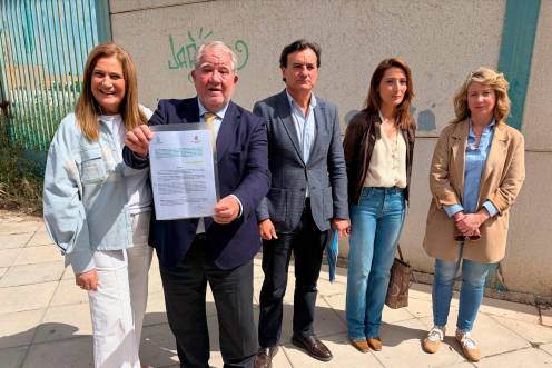 <i>Carmen Colmenero, Javier Carazo, Agustín González, Mónica Moreno y Maribel López. / Francisco J. Marín / Diario JAÉN.</i>