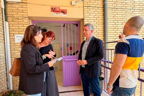 <i>Eva Funes y Javier Padorno visitan las obras del colegio Santo Tomás. / Ayuntamiento de Jaén.</i>