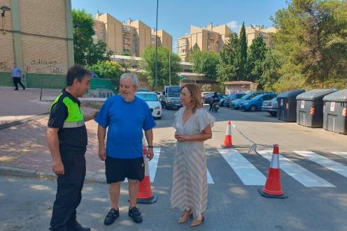 <i>Pintado de paso de peatones en El Valle. / Ayuntamiento de Jaén. </i>