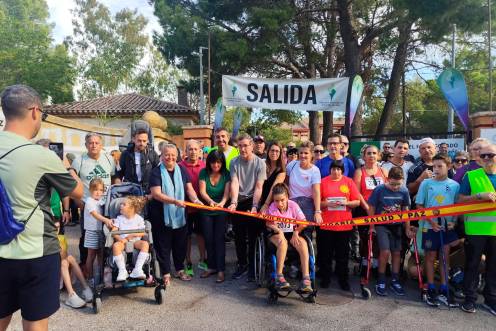 <i>Foto de la inauguración previa de la caminata. / Ayuntamiento de Jaén. </i>