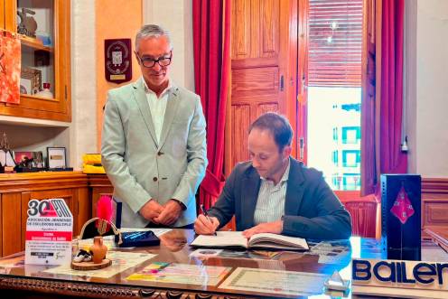 <i>Visita institucional de Erik Domínguez al Ayuntamiento de Bailén. / Junta de Andalucía.</i>
