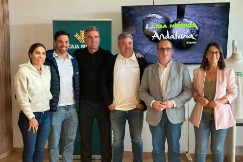 <i>Blanca Manchón, Manuel Alcón, Fran Anera, Pedro Martínez, José Ayala y África Colomo. / Real Jaén.</i>