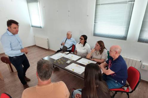 <i>Cata de aove en la Biblioteca Municipal de Santiago de la Espada. / Pablo Espinosa / Diario JAÉN. </i>