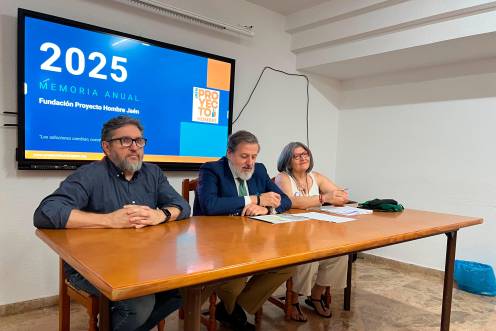 <i>Pedro Pedrero Lanero, Luis Jesús García-Lomas Pousibet e Isabel Mateos Valero. / Álvaro Guzguti / Diario JAÉN.</i>