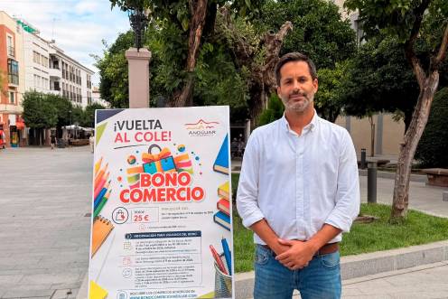 <i>El concejal de Promoción, Juan Carlos Martínez, presenta la campaña. / Ayuntamiento de Andújar / Europa Press</i>