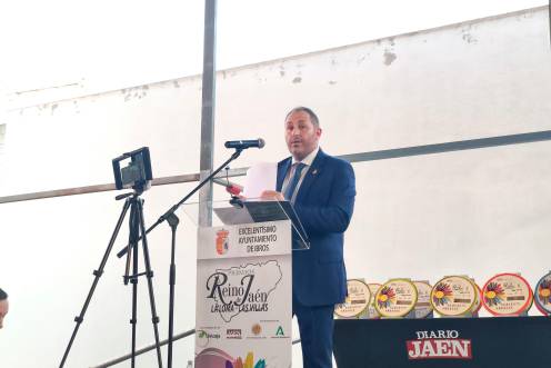 <i>Juan Matías Reyes Mendoza, alcalde de Ibros, durante su intervención en los premios Reino de Jaén “La Loma-Las Villas”. / Agustín Muñoz / Diario JAÉN.</i>