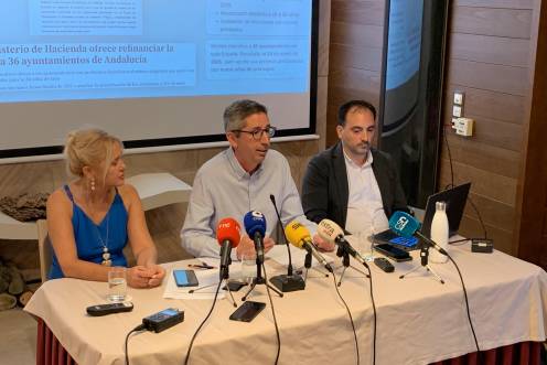 <i>Maria Espejo, Juanma Camacho y José María Mesbailer. / Pablo Espinosa Luna / Diario JAÉN.</i>