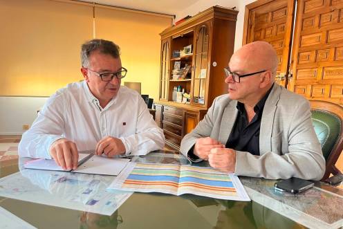 <i>Manuel Fernández visita el municipio acompañado por el alcalde, Cristóbal Rodríguez. / Dubdelegación del Gobierno.</i>