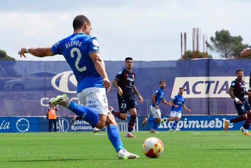 <i>Aguado durante una acción del juego. / Linares Deportivo. </i>