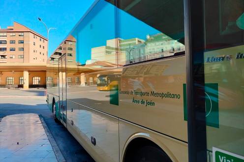 <i>Autobús del Consorcio de Transporte Metropolitano del Área de Jaén, en imagen de archivo. / Junta de Andalucía. </i>