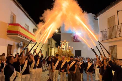 <i>Durante la procesión del Cristo Chico del Humilladero en Lopera. / Adrián Claudio Bonache / Diario JAÉN.</i>
