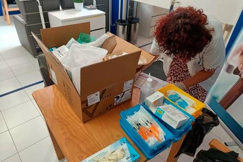 <i>Preparación de las vacunas por parte de una profesional de enfermería. Archivo.</i>