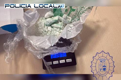 <i>La bolsa con 22 gramos de cocaína que la Policía Local de Martos incautó a dos jóvenes. / Policía Local de Martos.</i>