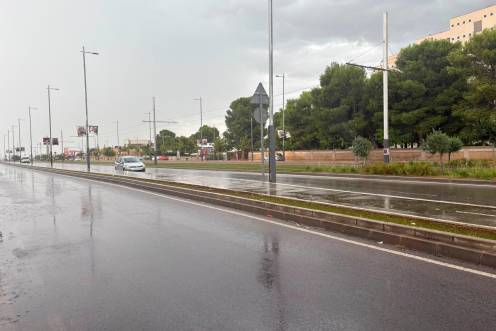 <i>Carretera de Madrid, durante el chaparrón de este mediodía. / Diario JAÉN.</i>
