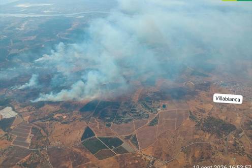 <i>Imagen aérea del incendio forestal de Ayamonte (Huelva). / Plan Infoca / Europa Press.</i>