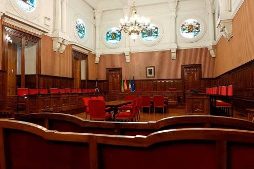 <i>Salón de plenos de la Diputación de Jaén. Archivo.</i>