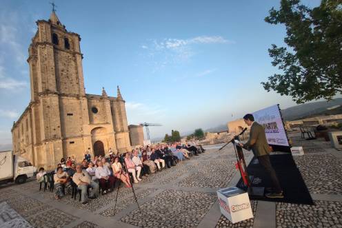 <i>El alcalde de Alcalá la Real, Marino Aguilera, en el acto “Primavera que compartir”. / Agustín Muñoz / Diario JAÉN. </i>