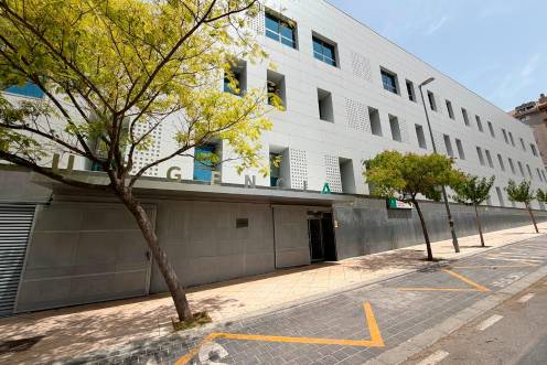 <i>Fachada de Urgencias del Centro de Salud del Bulevar (F. J. Marín).</i>
