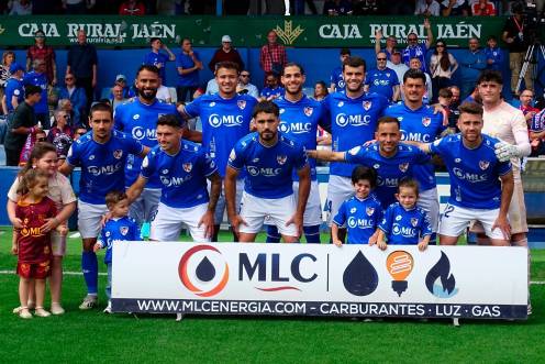 <i>Formación del Linares Deportivo del último partido de Liga ante el Extremadura. / Antonio del Arco.</i>